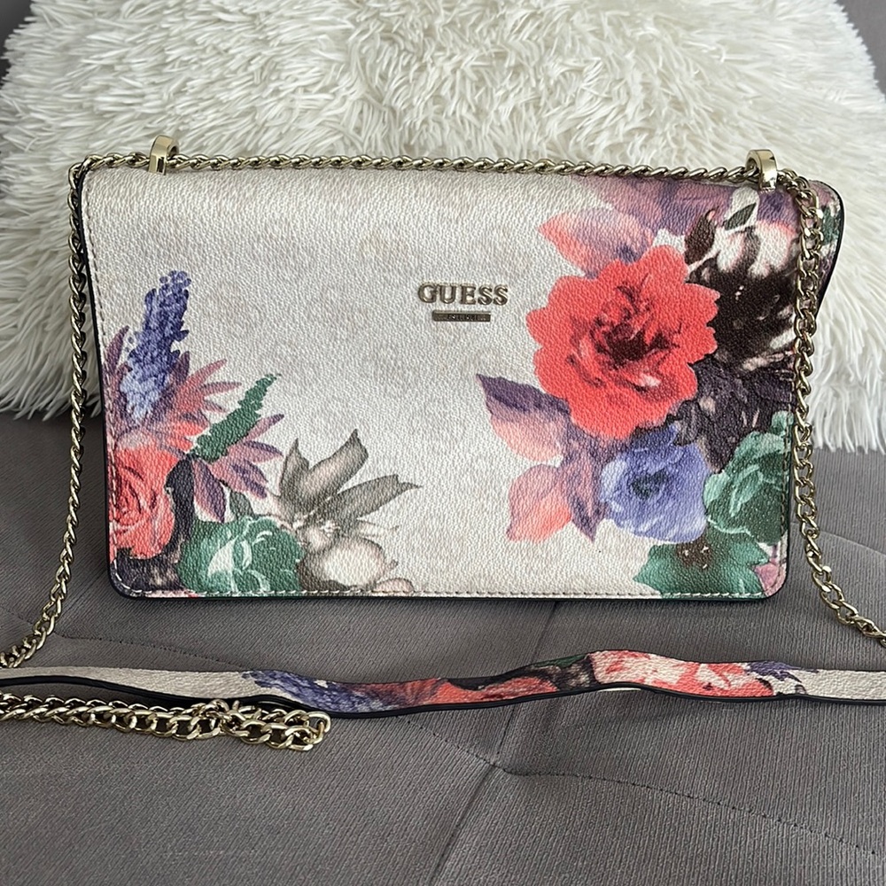 GUESS Crossbody BAG 🌸